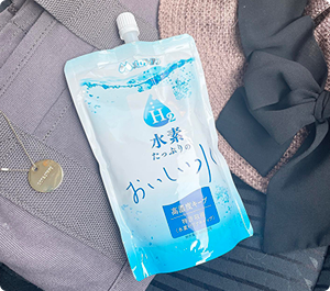 水素水体験レポート|私は出かける時も持って行ったりお風呂上がりやお酒飲む時のチェイサーにしてるよ。アルコール飲むと後でダルおもになったりするけど、私はこのお水と一緒に飲むと全然感じないの(^^)
